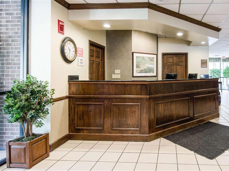 Econo Lodge Inn & Suites Norton Екстер'єр фото