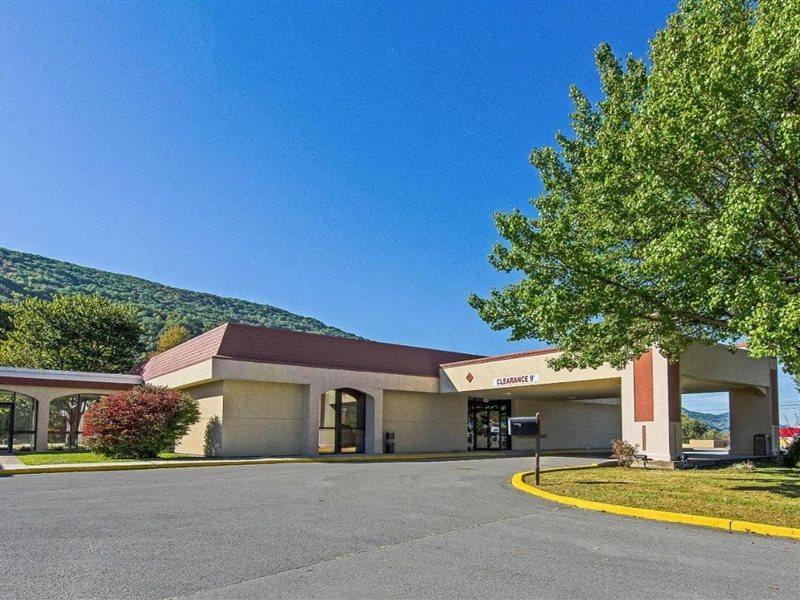 Econo Lodge Inn & Suites Norton Екстер'єр фото