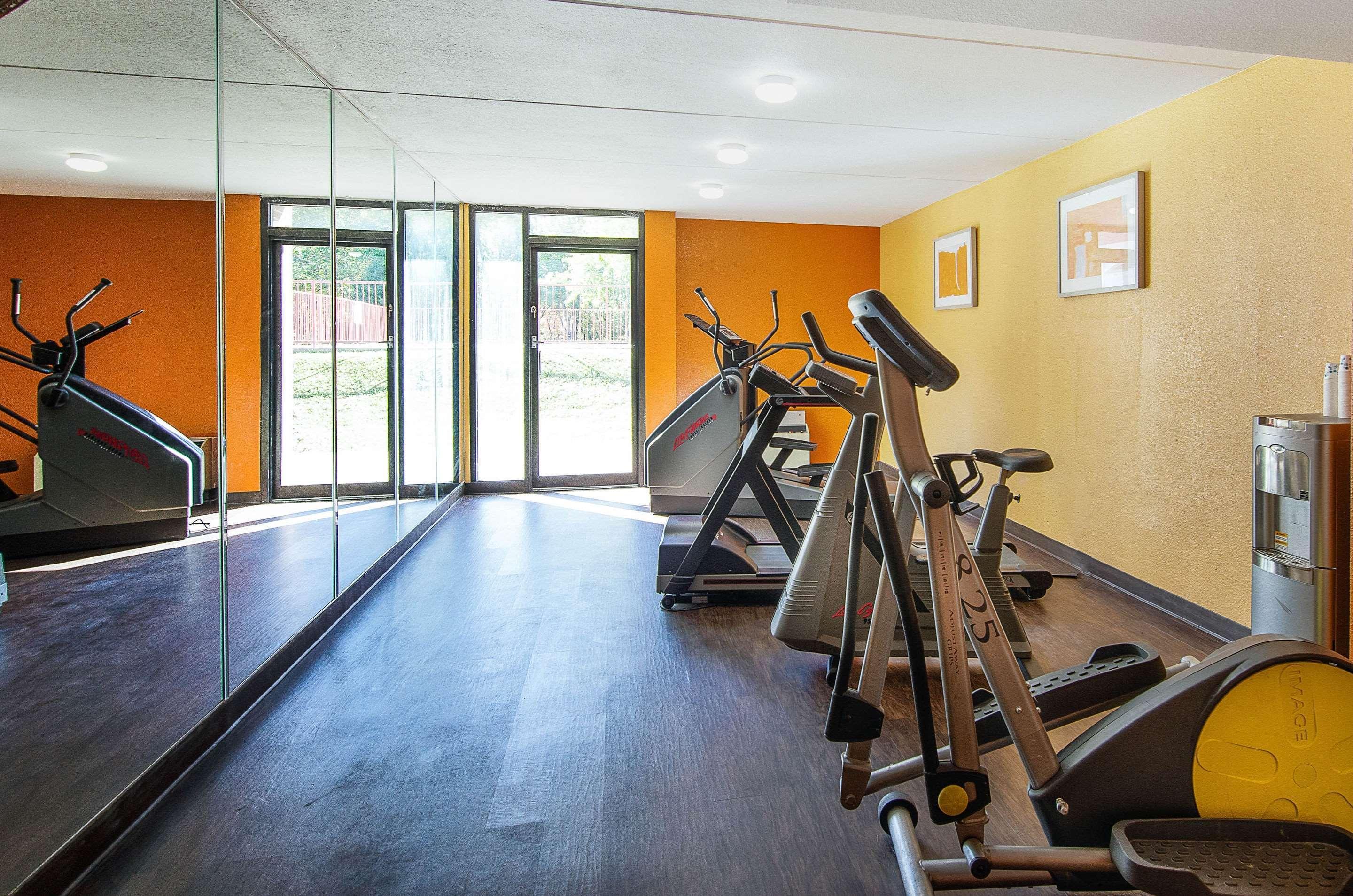 Econo Lodge Inn & Suites Norton Екстер'єр фото