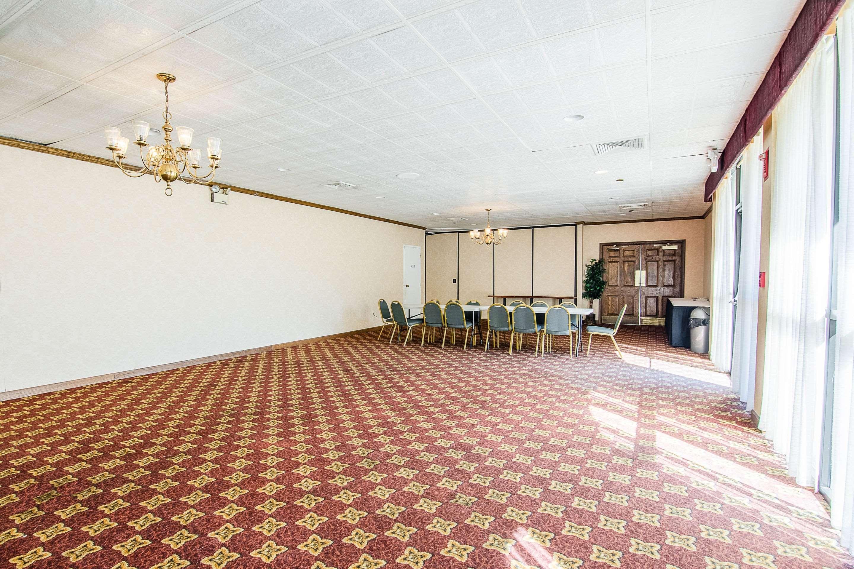 Econo Lodge Inn & Suites Norton Екстер'єр фото