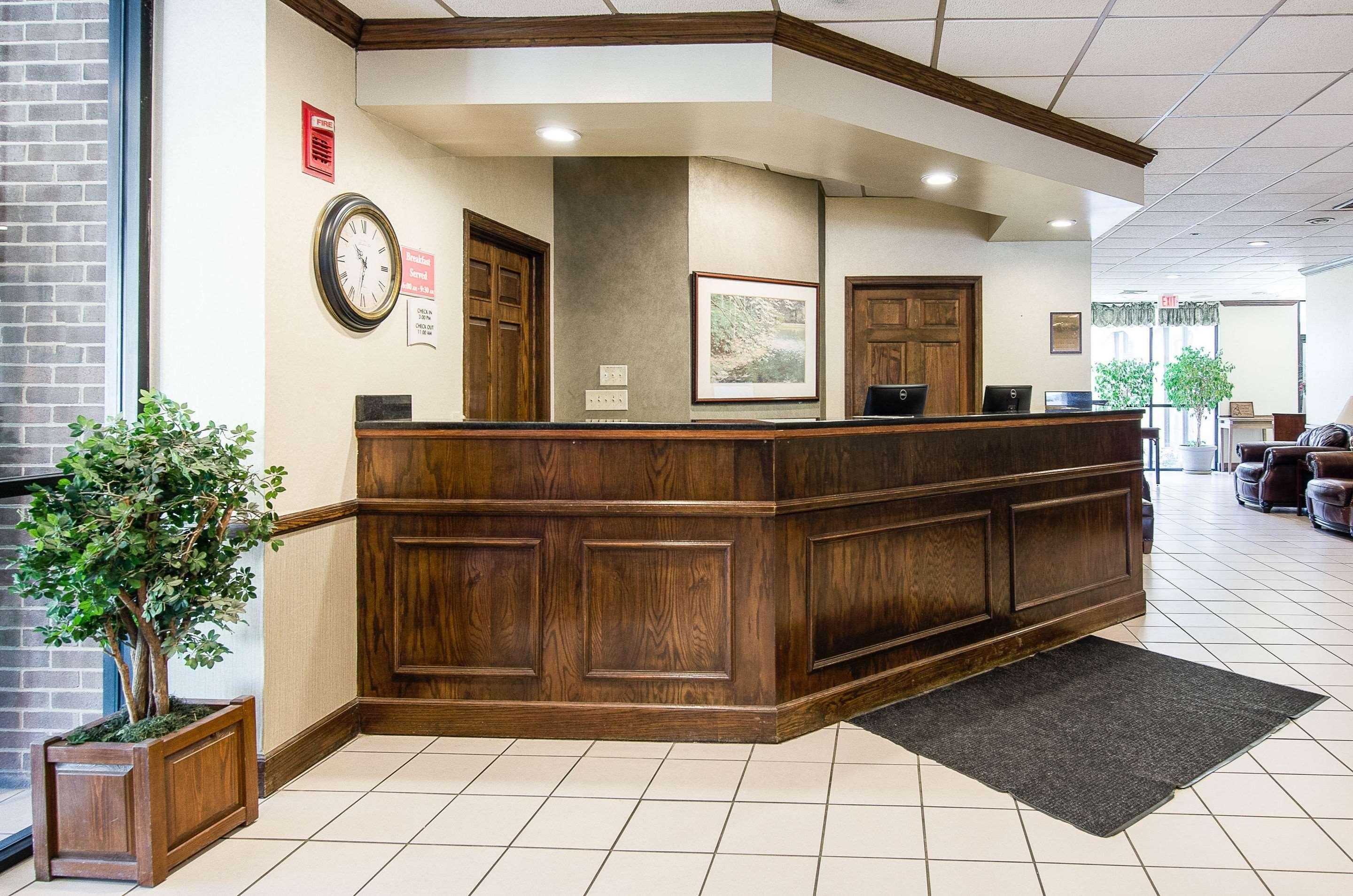 Econo Lodge Inn & Suites Norton Екстер'єр фото
