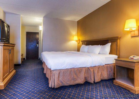 Econo Lodge Inn & Suites Norton Екстер'єр фото
