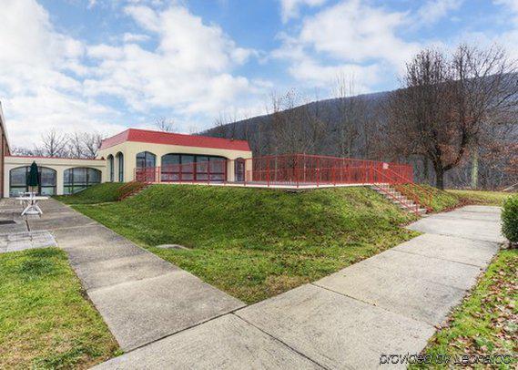 Econo Lodge Inn & Suites Norton Екстер'єр фото
