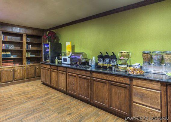 Econo Lodge Inn & Suites Norton Екстер'єр фото