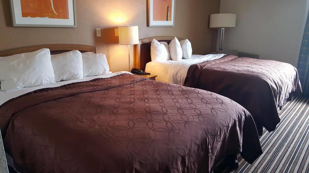 Econo Lodge Inn & Suites Norton Екстер'єр фото