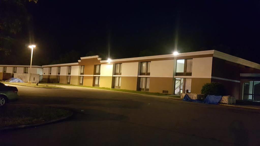 Econo Lodge Inn & Suites Norton Екстер'єр фото