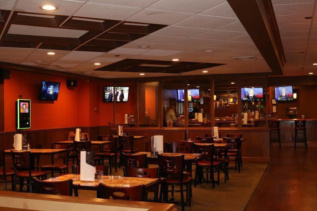 Econo Lodge Inn & Suites Norton Екстер'єр фото