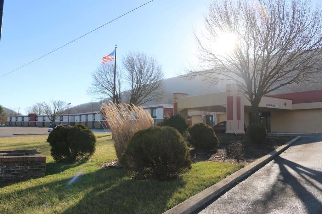 Econo Lodge Inn & Suites Norton Екстер'єр фото