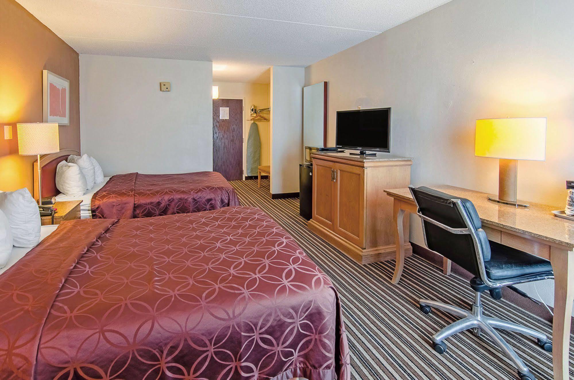 Econo Lodge Inn & Suites Norton Екстер'єр фото